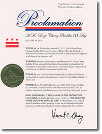 美國首都華盛頓市葛瑞市長正式宣布二零一一年一月十九日為“第三世多杰羌佛日”，並號召大家向第三世多杰羌佛致敬！