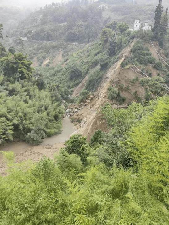 After the earthquake, a landslide blocked the river channel.