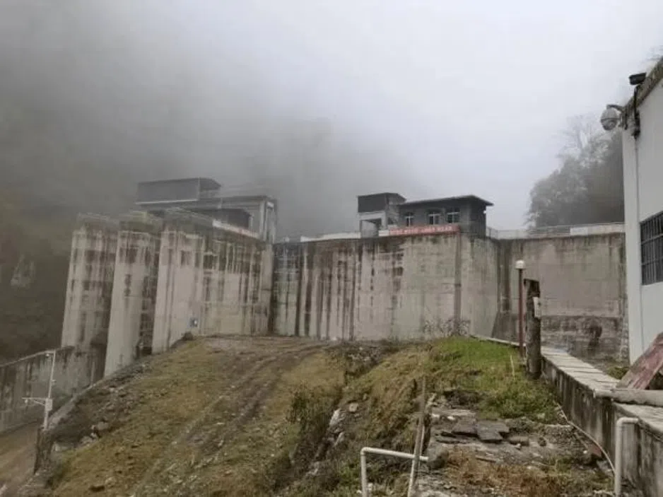 Wandong Hydropower Station before the earthquake (the spillway gate is on the left).